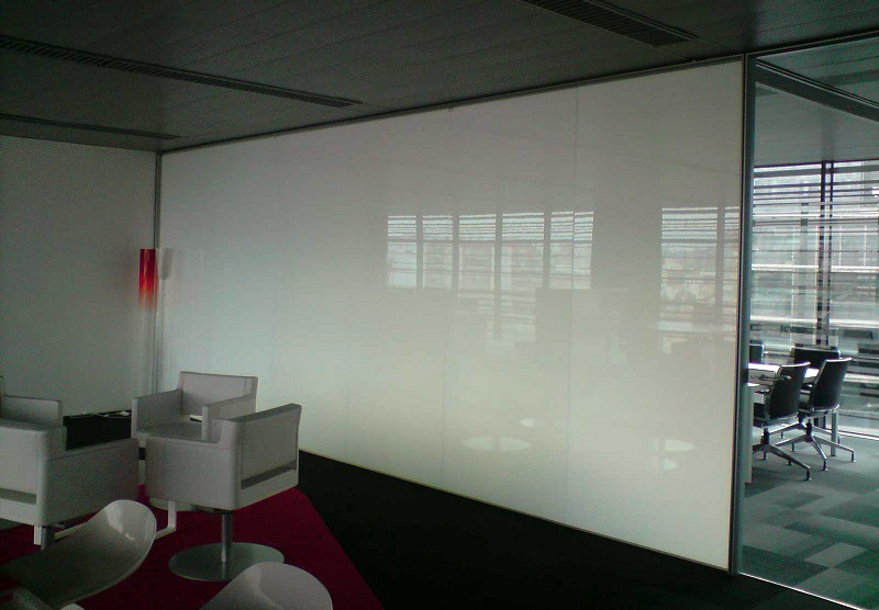 Офисные светопрозрачные перегородки при организации переговорной комнаты