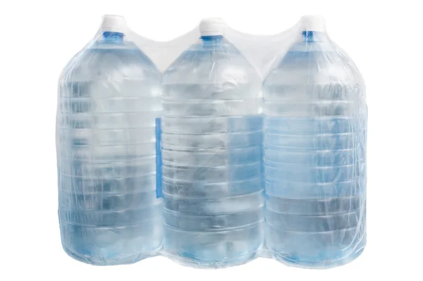 Пластиковые бутылки с водой, изолированные на белом фоне — стоковое фото