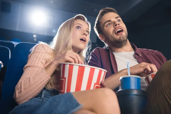 Shocked Couple Popcorn Soda Drink Watching Film Together Cinema — стоковое фото