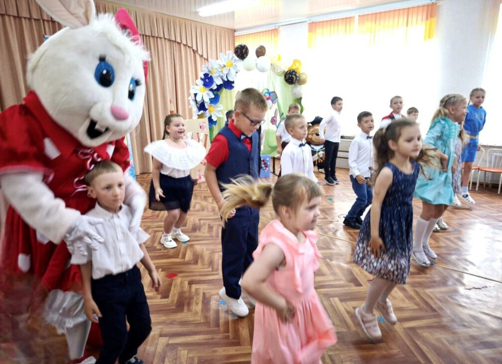 Будущих первоклассников и их родителей поздравили в поликлинике №7