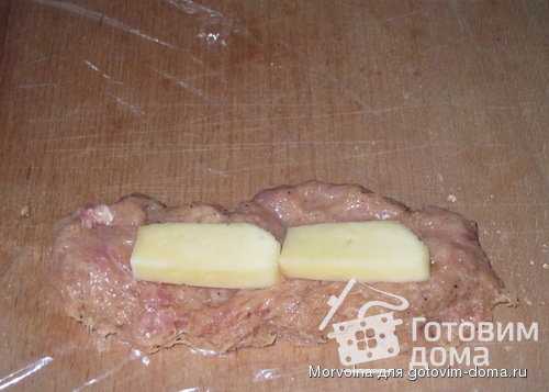Куриные сосиски с сыром в пищевой пленке